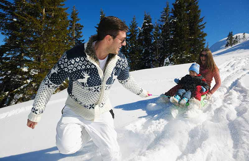 Slittino da neve in Val Gardena: piste, divertimento e paesaggi fiabeschi