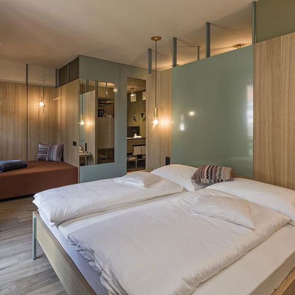 Rooms & Suites