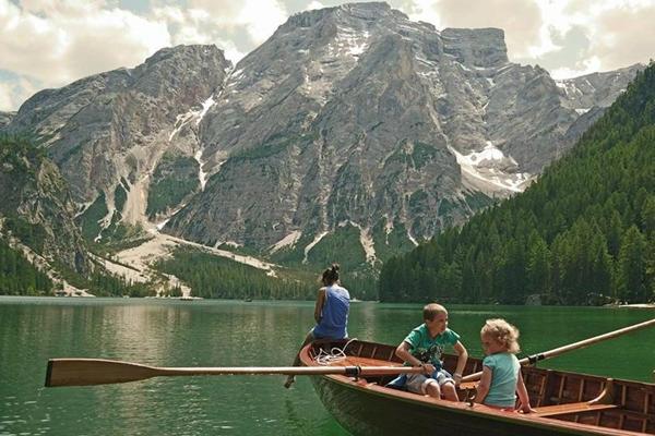 Breve pausa estiva di felicità al Lago di Braies
