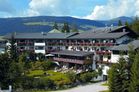 Romantik Hotel Santer (Dobbiaco) in estate