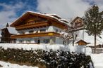 Haus Taschler (Dobbiaco) in inverno