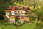 Parkhotel Sole Paradiso (Innichen) im Sommer