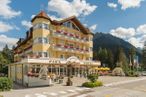 Park Hotel Bellevue (Toblach) im Sommer