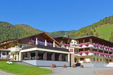 Hotel Trenker (Braies / San Vito) in estate