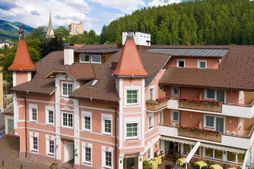 Hotel Blitzburg (Bruneck) im Sommer