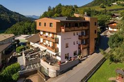 Hotel Pension Sonnegg (S. Martino in Passiria / Saltusio) in estate