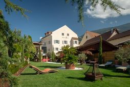 Hotel Traube (Bressanone) in estate