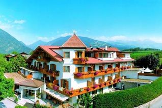 Hotel Hubertushof (Natz-Schabs) im Sommer