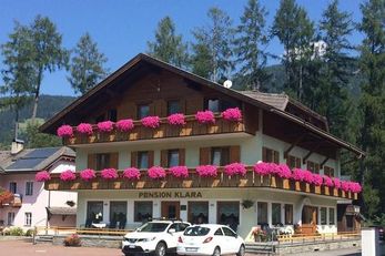 Pension Klara (Niederdorf) im Sommer