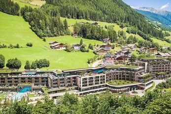 Amonti & Lunaris Wellnessresort (Ahrntal / Steinhaus) im Sommer