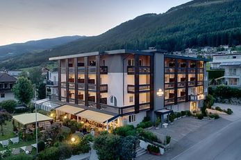 Kristall Mountain Hotel (Pfalzen) im Sommer