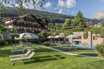 Hotel Engel (St. Ulrich) im Sommer