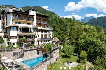 Hotel Paradies (Tiers) im Sommer