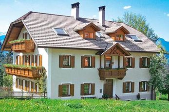 Kleinflatscherhof (Bruneck / Reischach) im Sommer