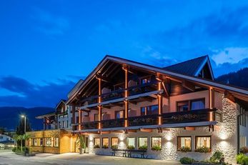 Hotel Brunnerhof (Rasen / Niederrasen) im Sommer