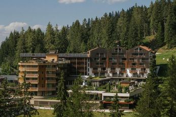 Hotel Cristal (Deutschnofen / Eggen) im Sommer