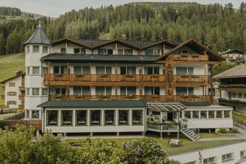 Hotel Royal (Sexten / Moos) im Sommer