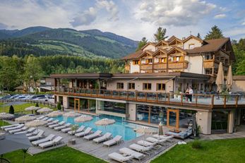 Green Lake Hotel Weiher (Pfalzen / Issing) im Sommer