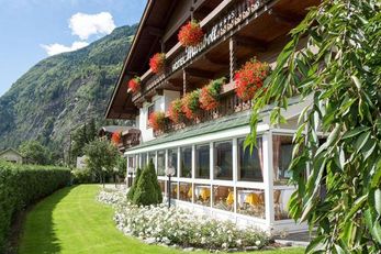 Hotel Mirabell (Sand in Taufers) im Sommer