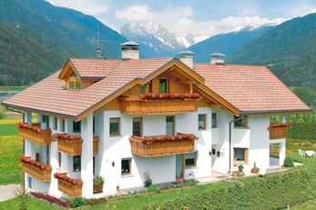 Appartements Vordermoar (Olang) im Sommer