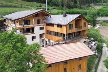 Weingut Santer Apartments (Rio di Pusteria) in estate