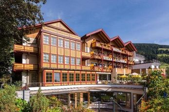 Hotel Villa Stefania (Innichen) im Sommer