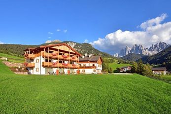 Proihof (Val di Funes / S. Maddalena) in estate