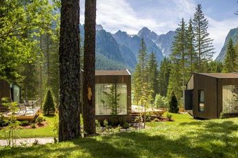 SkyView Chalets (Toblach) im Sommer