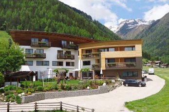 Dolomitenblick alps boutique hotel (Terenten) im Sommer