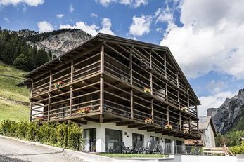 Cadepunt - The Dolomites Lodge (Wolkenstein) im Sommer