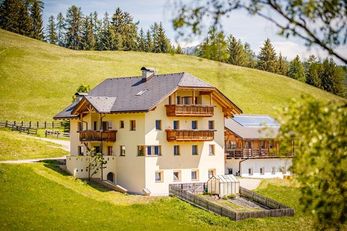 Gscnara Agriturism (S. Martino in Badia / Longiarù - Campill) in estate