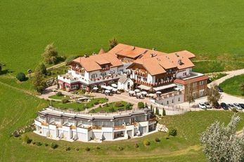 Hotel Amaten (Bruneck) im Sommer