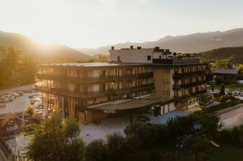 Hotel B&B Feldmessner (Brunico / Riscone) in estate