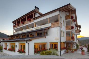 Hotel Antermoia (St. Martin in Thurn / Antermoia) im Sommer