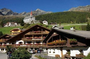 Hotel Alpenrast (Sand in Taufers / Rein in Taufers) im Sommer