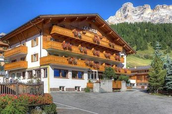 Hotel La Stüa (Badia / San Cassiano) in estate