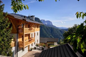 Oberfelsonnerhof (Lajen / St. Peter) im Sommer