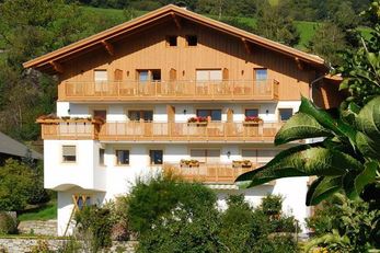 Pension Huberhof (Feldthurns) im Sommer