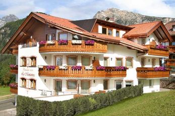Hotel La Montanina (Wolkenstein) im Sommer