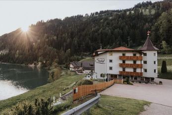 Hotel Seehof (Monguelfo-Tesido / Monguelfo) in estate