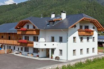 Christlrumerhof (Bruneck / St. Georgen) im Sommer