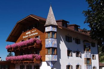 Hotel Enzian (Seis am Schlern) im Sommer