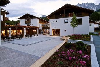 Zin Senfter Residence (Innichen) im Sommer