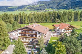 Hotel Hubertushof (Dobbiaco) in estate