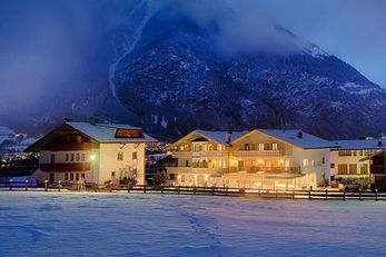 Hotel Mair (Campo Tures / Caminata) in inverno