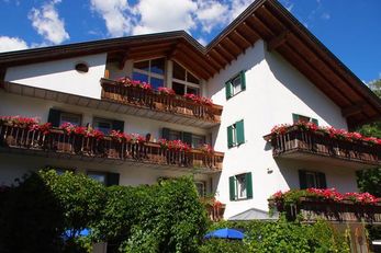 Hotel Garni Letizia (San Candido) in estate