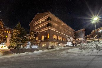 Hotel Posta Zirm (Corvara) im Winter