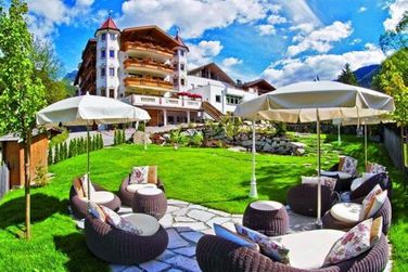 Hotel Sonnenhof (San Vigilio di Marebbe) in estate