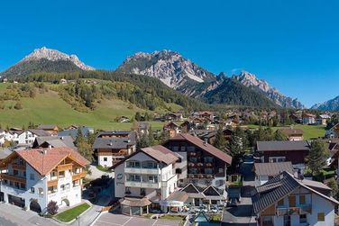 Hotel Teresa (St. Vigil in Enneberg) im Sommer