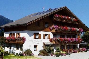 Pension Arnica Appartements (St. Vigil in Enneberg) im Sommer